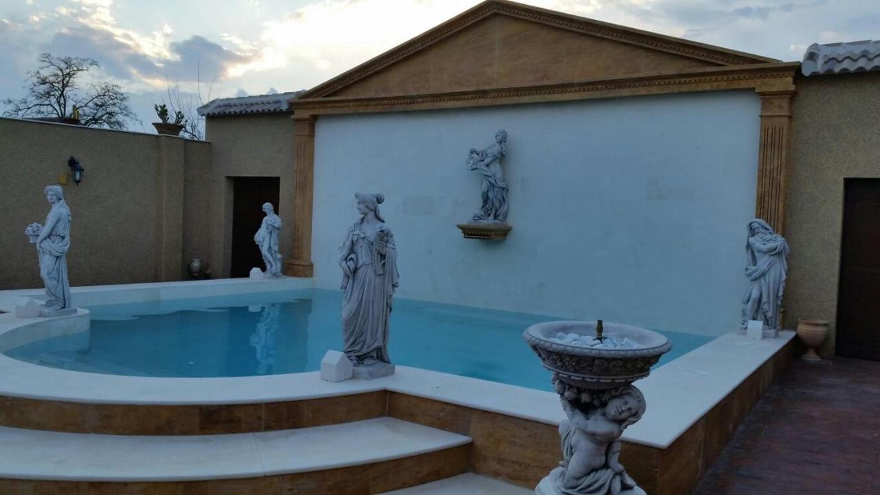 La Fuente Romana Campo-Nubes Exterior photo